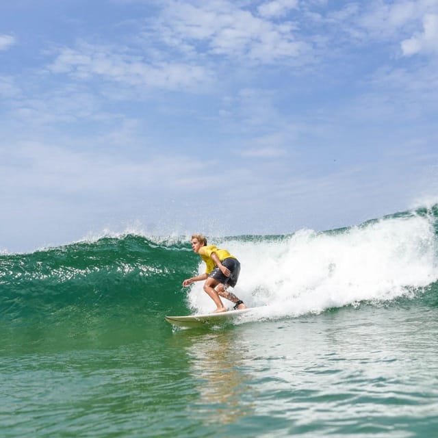Surf lessons: in Arpoador in Ipanema. - The $33 price and what it covers