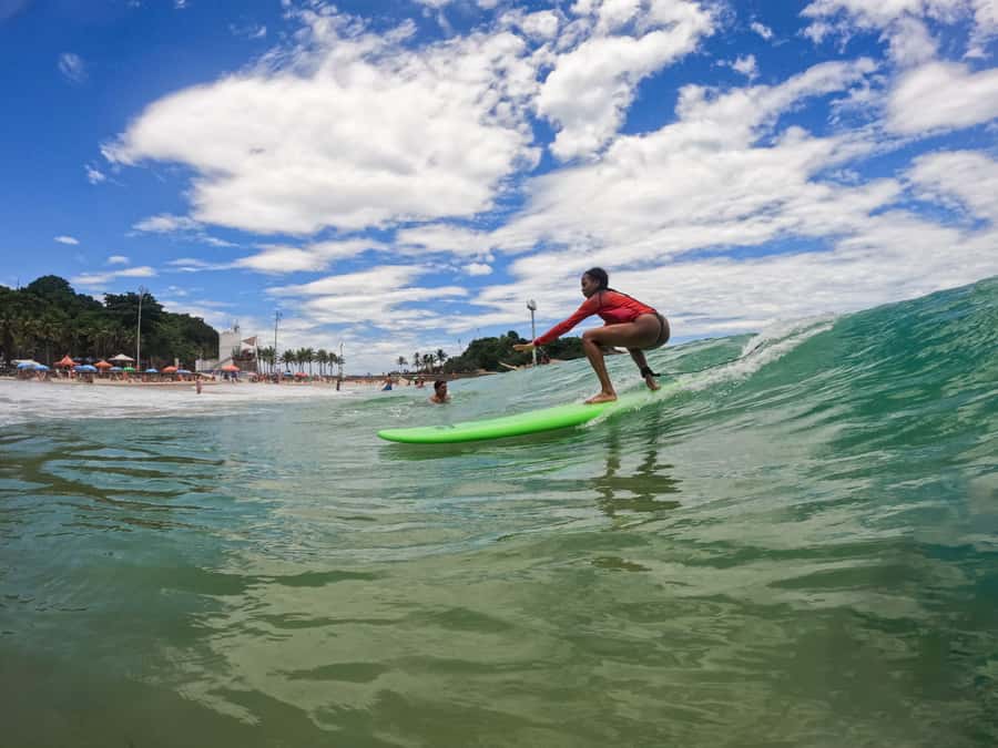 Surf lessons with local instructors in Copacabana/ipanema! - Learning the first move onto the board