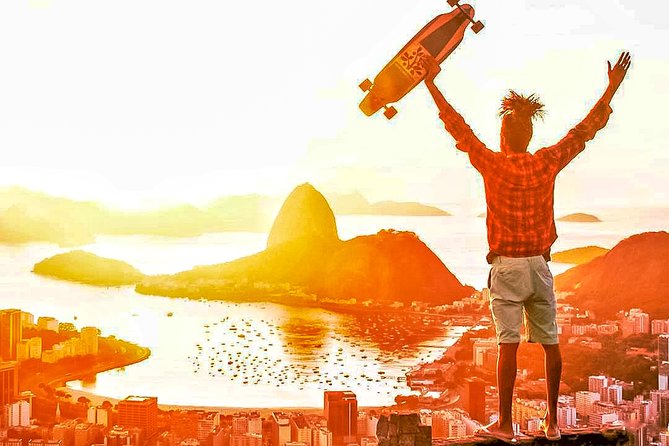 Tour to Mirante Dona Marta at sunrise with guide and photos! - A short route with no hiking trail