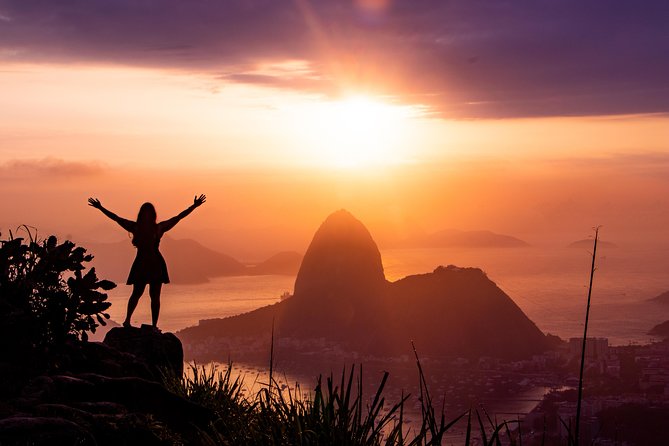 Tour to Mirante Dona Marta at sunrise with guide and photos! - What to wear for useful sunrise photos