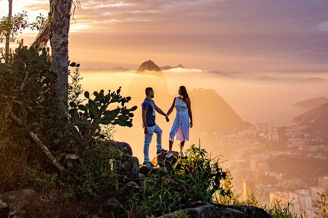 Tour to Mirante Dona Marta at sunrise with guide and photos! - What the guide and photographer adds