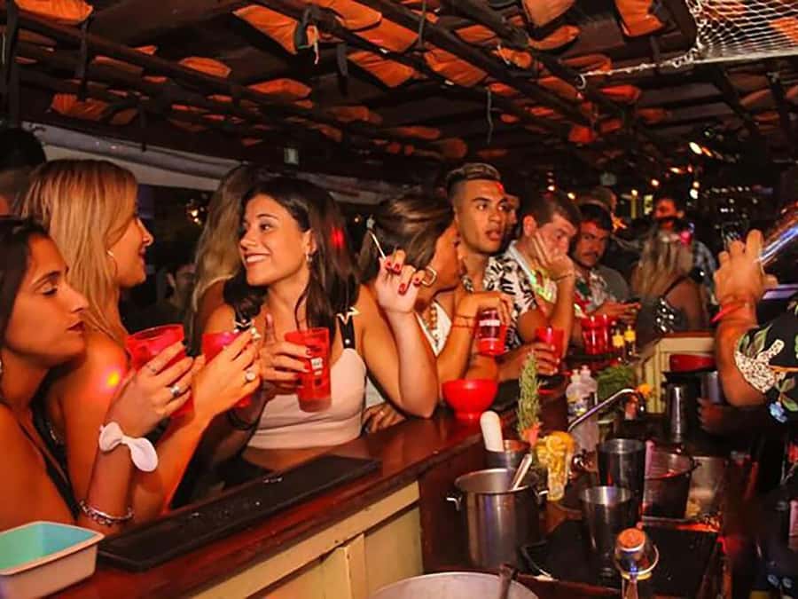 Unforgettable Boat Party - What happens at Marina da Glória